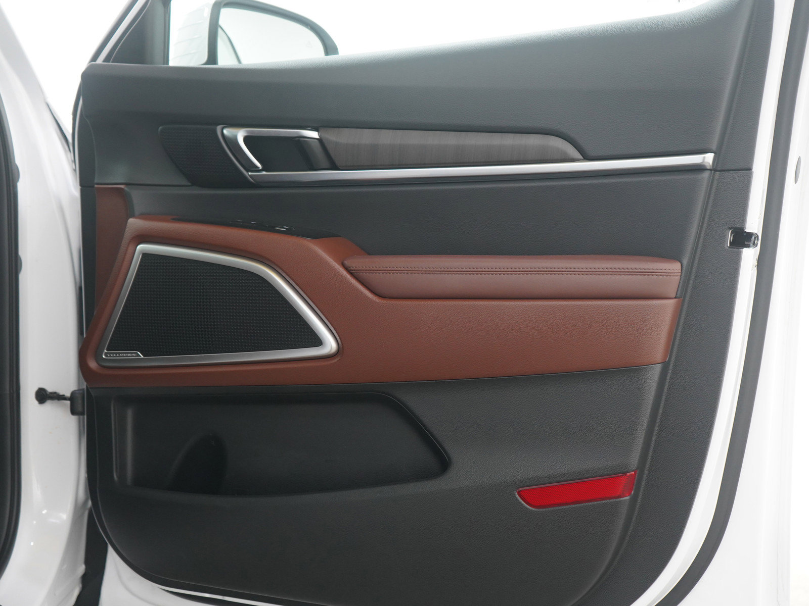 Used 2024 Kia Telluride EX w/ EX Captain's Chair Package image 9