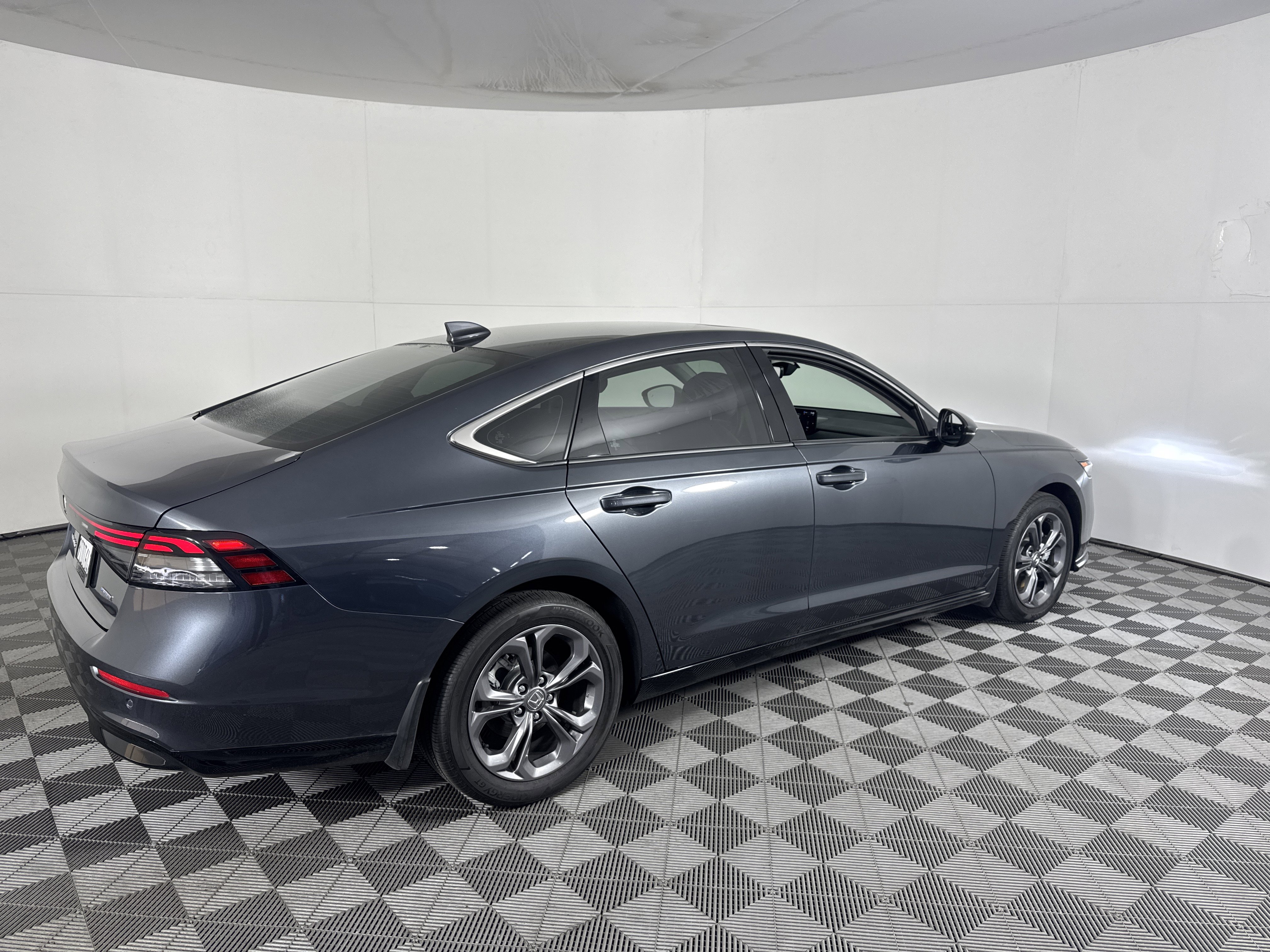 Certified 2025 Honda Accord EX-L image 4