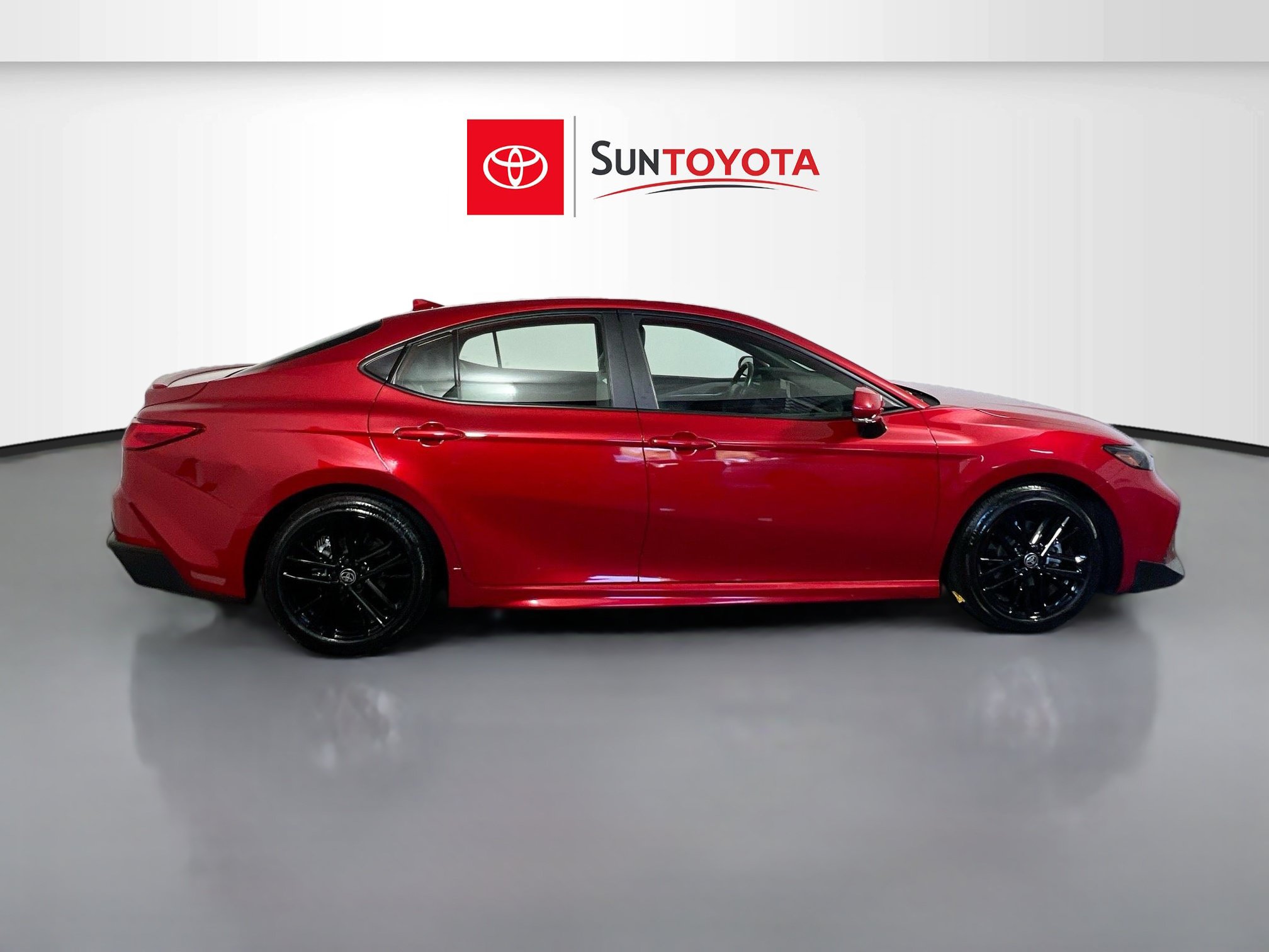 Used 2025 Toyota Camry SE w/ Convenience Package FWD image 2