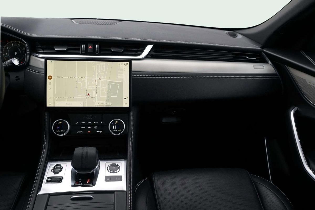 Used 2025 Jaguar F-PACE R-Dynamic S image 21