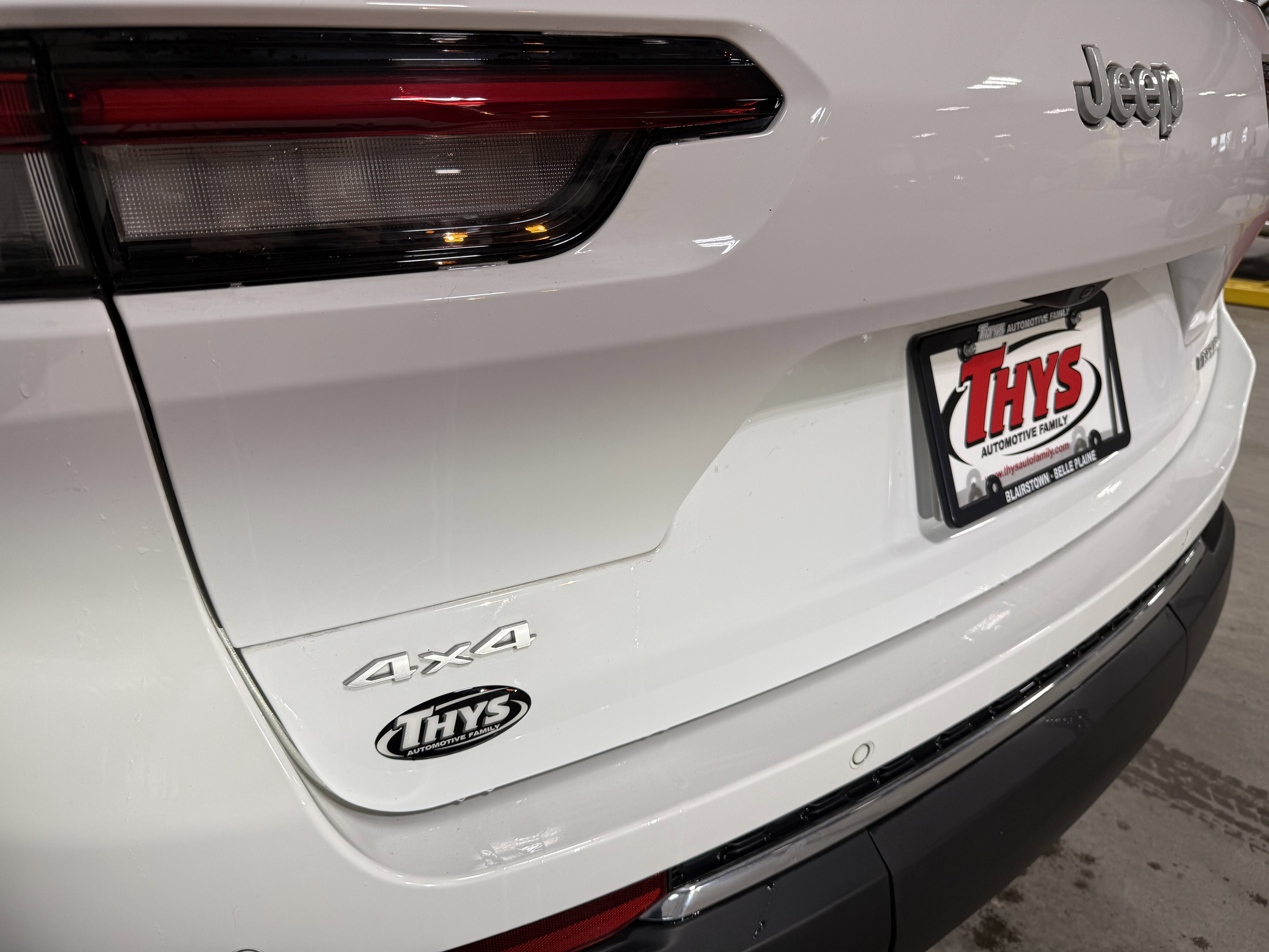 Used 2024 Jeep Grand Cherokee L Laredo w/ Luxury Tech Group I image 5