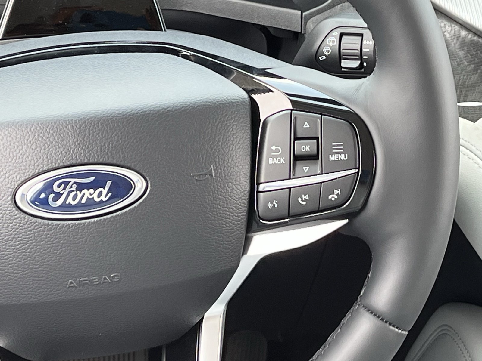 New 2026 Ford Explorer Platinum w/ LUX Leather Package AWD/4WD image 14