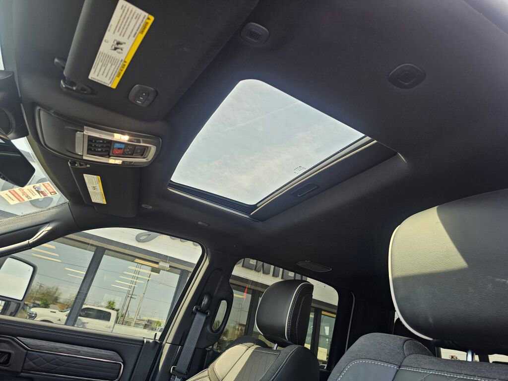 Used 2025 RAM 3500 Limited AWD/4WD image 19