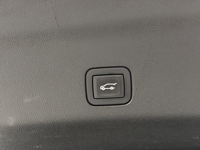 Used 2023 Chevrolet Tahoe Z71 w/ Luxury Package AWD/4WD image 13