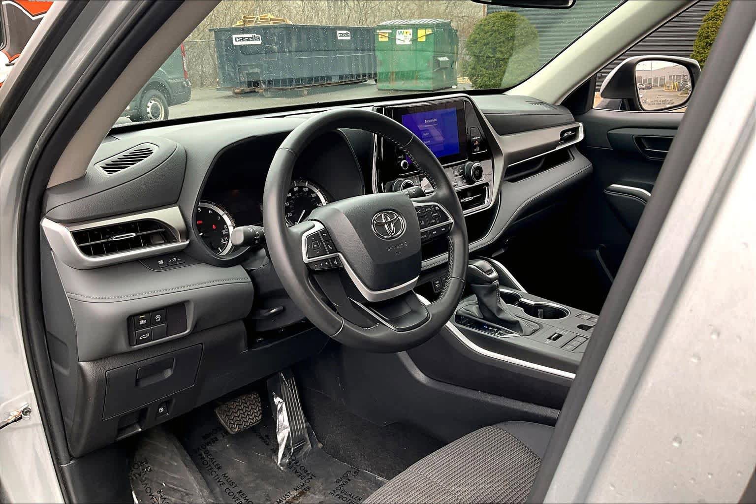 Certified 2024 Toyota Highlander LE AWD/4WD image 18