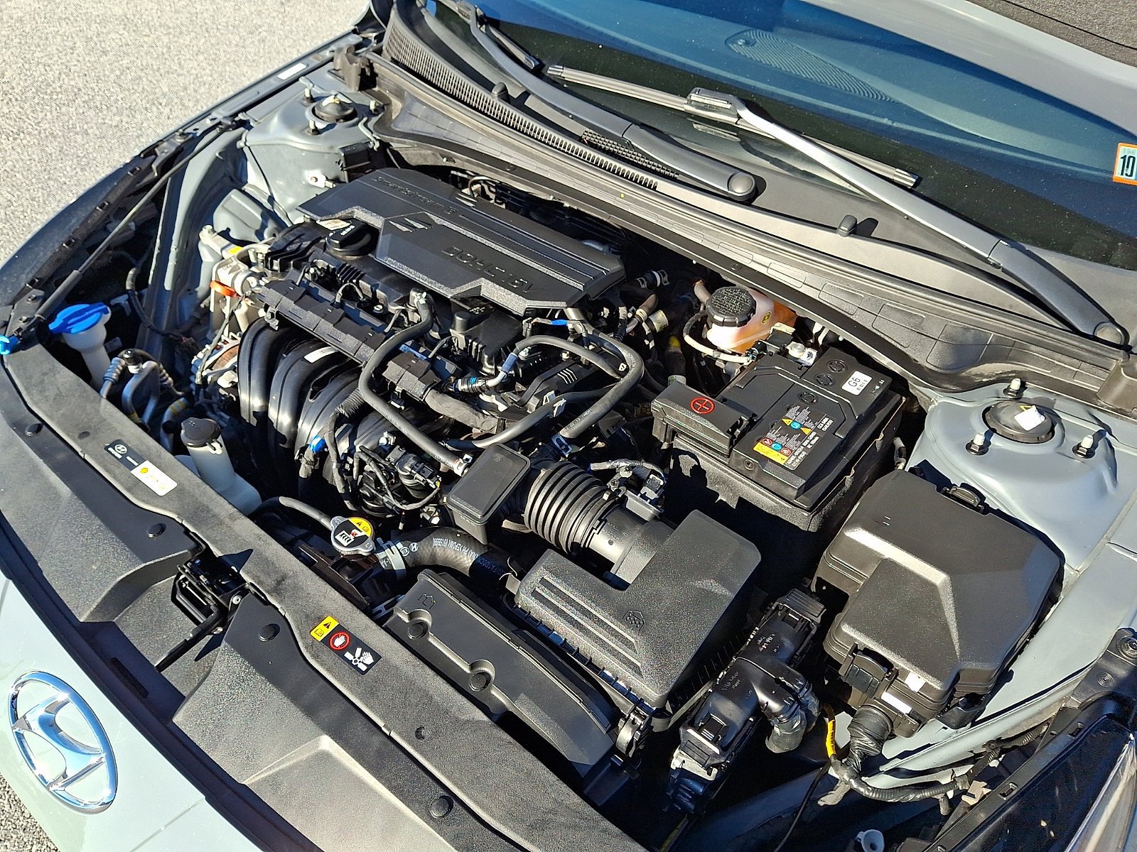 Used 2022 Hyundai Elantra Limited w/ Preferred Accessory Package FWD image 28