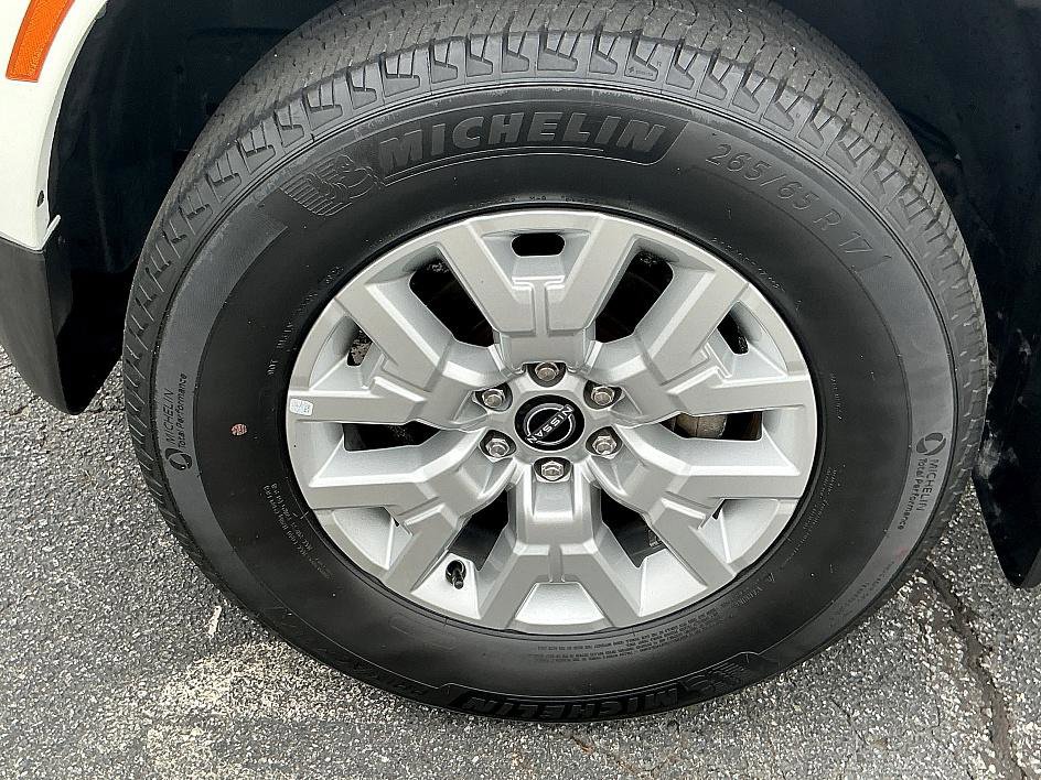 Used 2023 Nissan Frontier SV w/ SV Convenience Package image 8