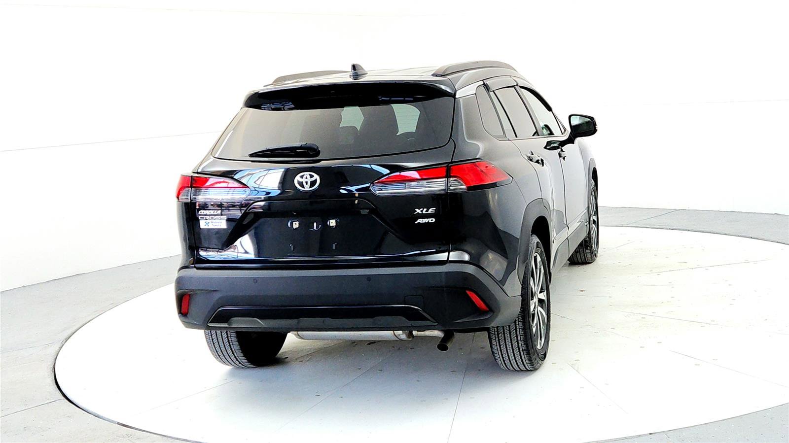 Used 2022 Toyota Corolla Cross XLE image 5