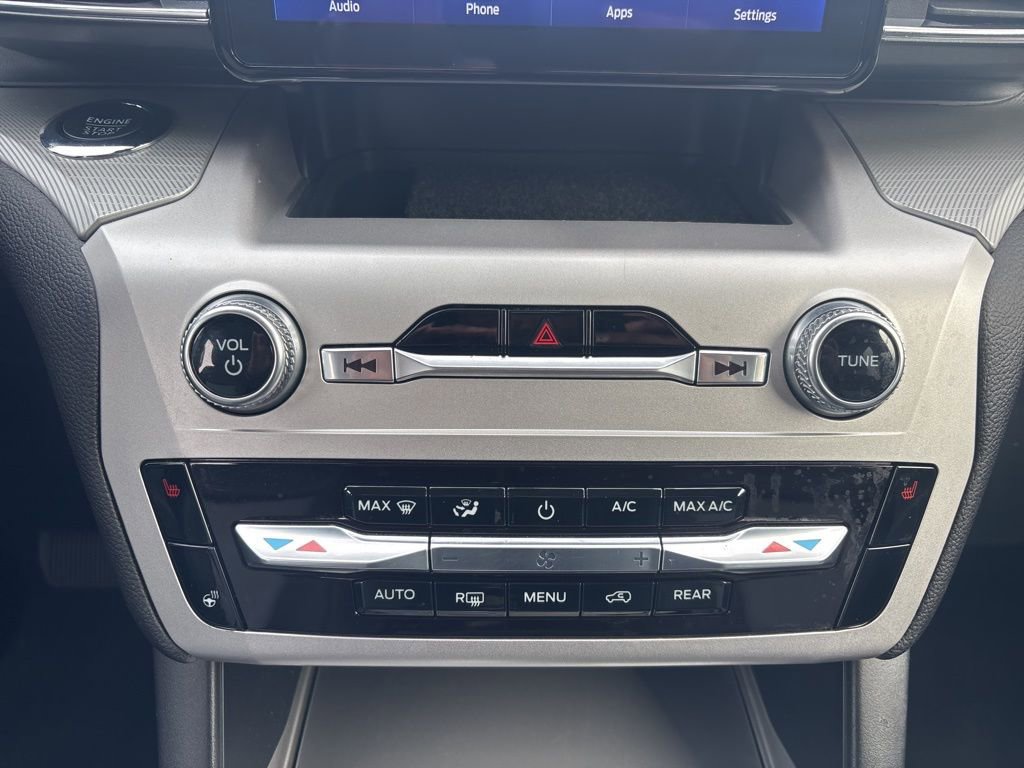 Used 2022 Ford Explorer XLT w/ Equipment Group 202A image 16