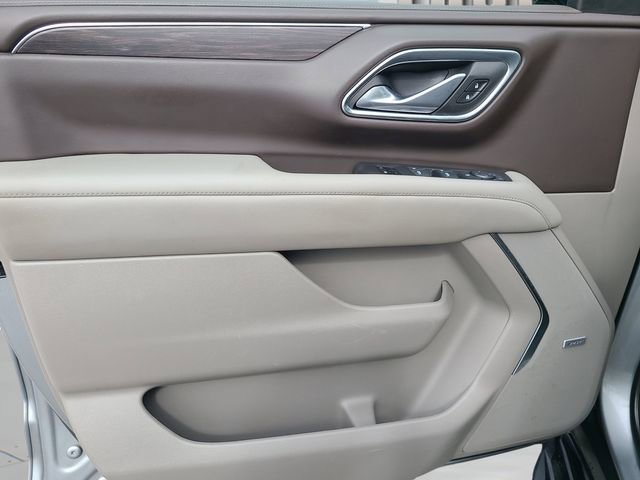 Used 2024 Chevrolet Suburban LT RWD image 21