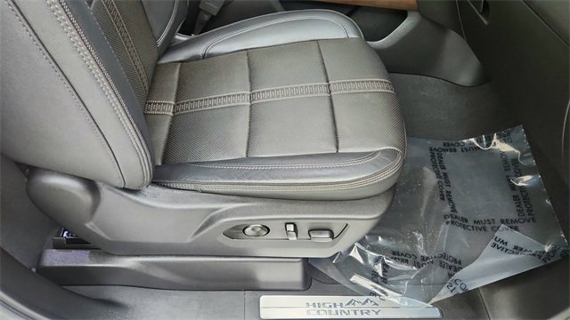 Used 2024 Chevrolet Silverado 3500 High Country image 24