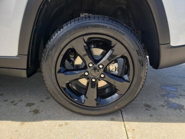 New 2026 Jeep Grand Cherokee Limited w/ Limited Altitude Package AWD/4WD image 12