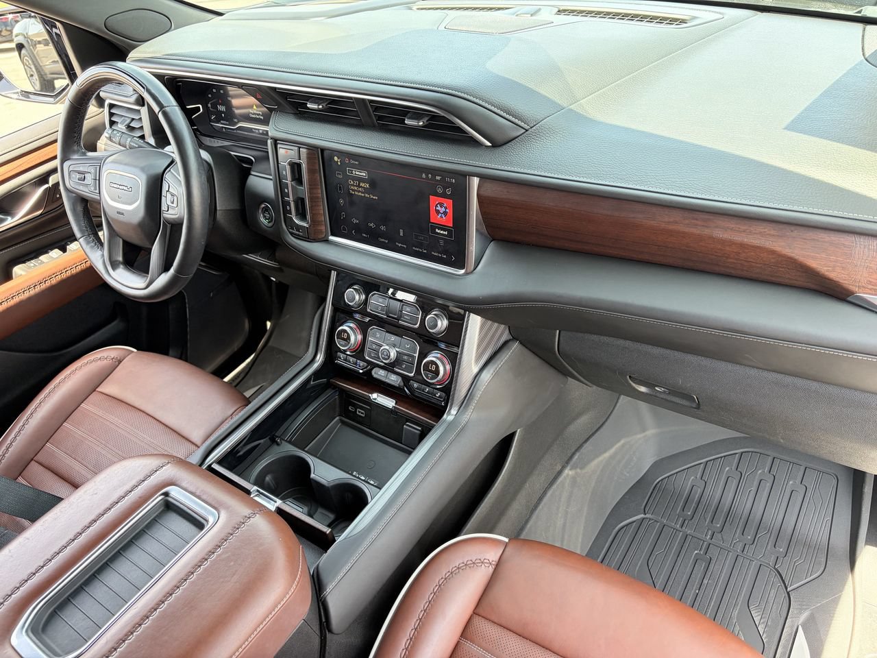 Used 2024 GMC Yukon Denali Ultimate AWD/4WD image 12