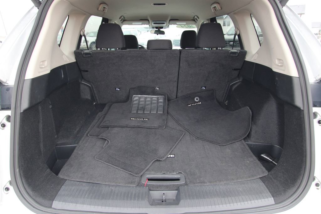 Used 2024 Nissan Rogue SV image 12