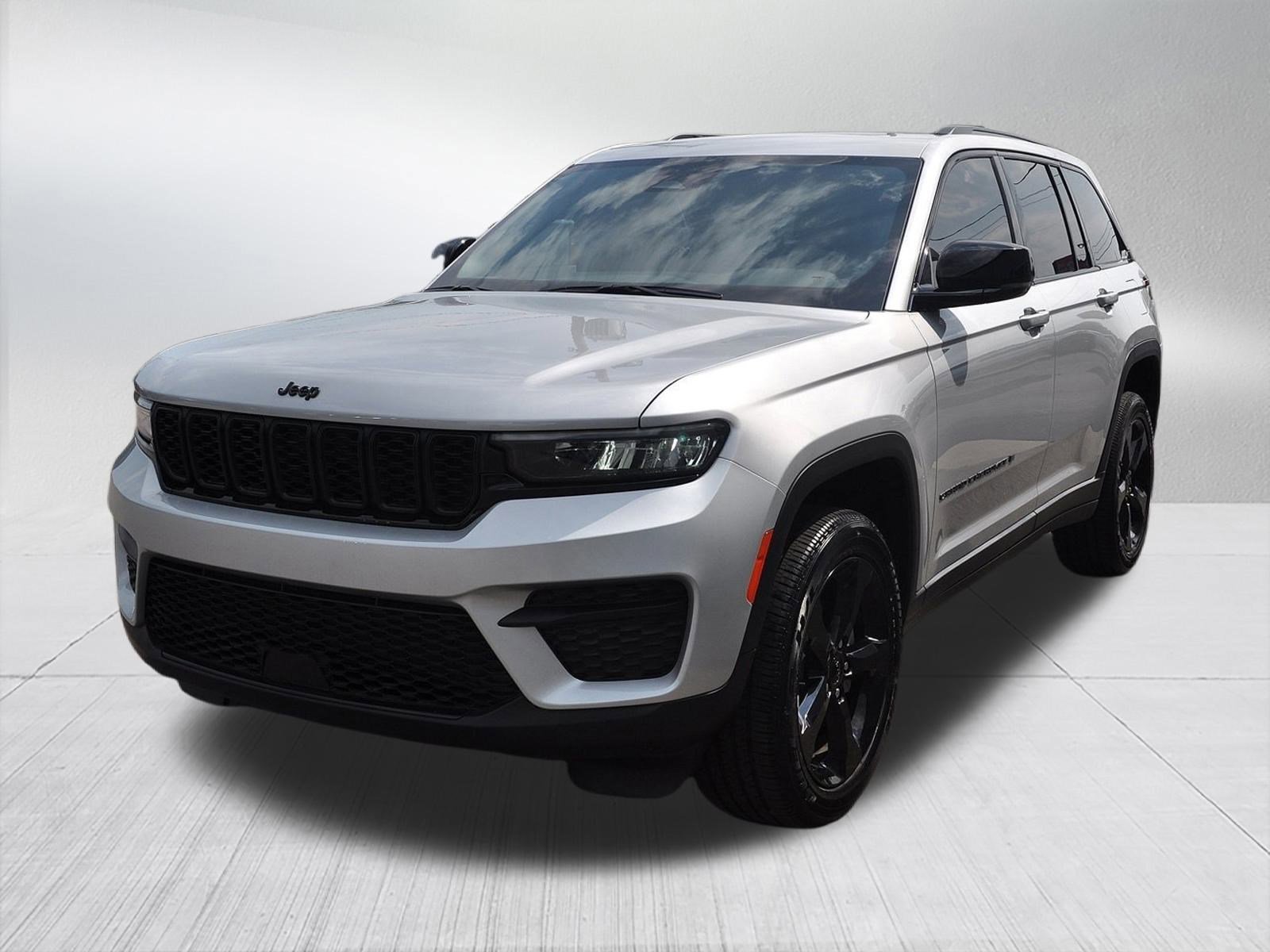 Used 2023 Jeep Grand Cherokee Altitude image 6