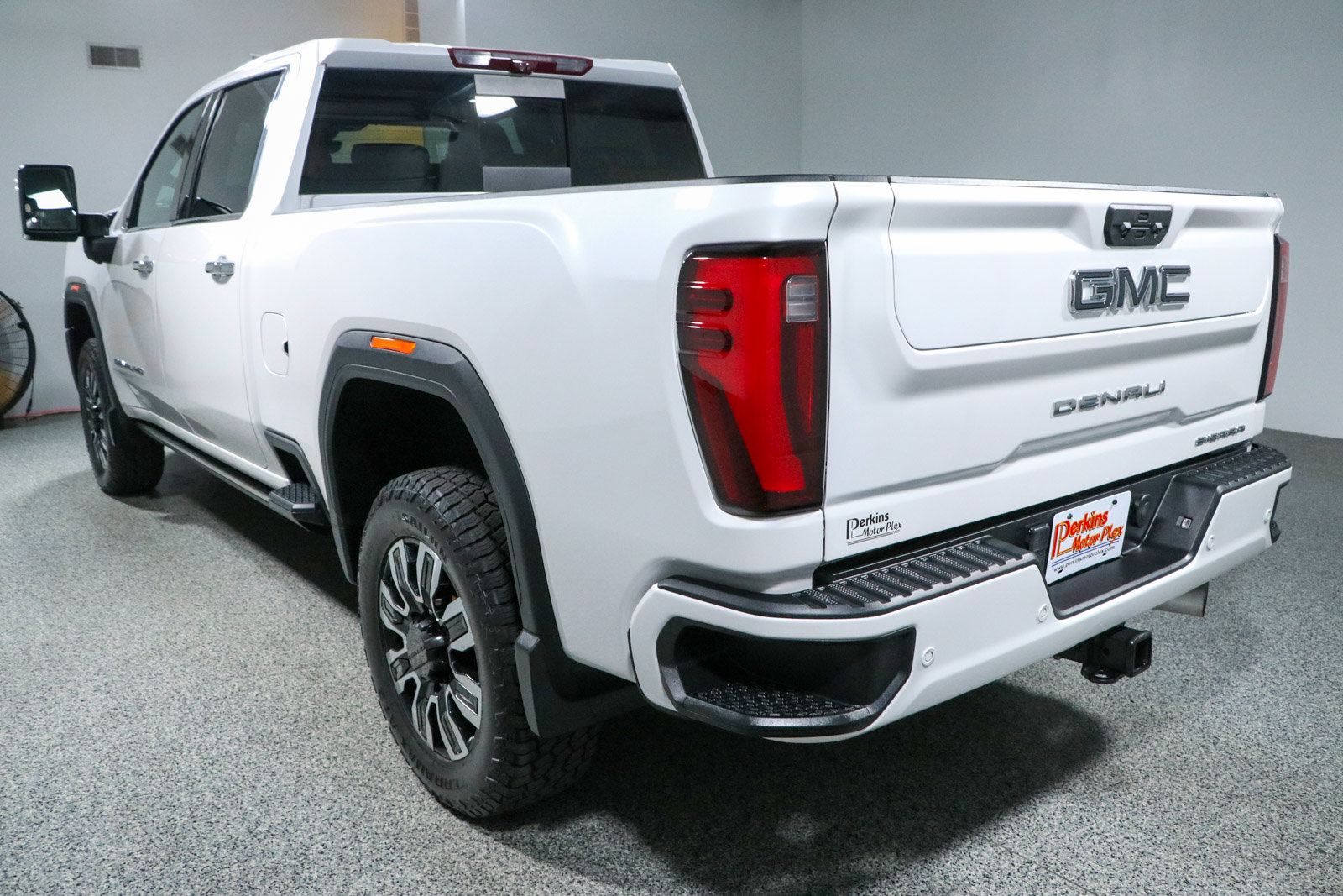Used 2024 GMC Sierra 2500 Denali Ultimate AWD/4WD image 9