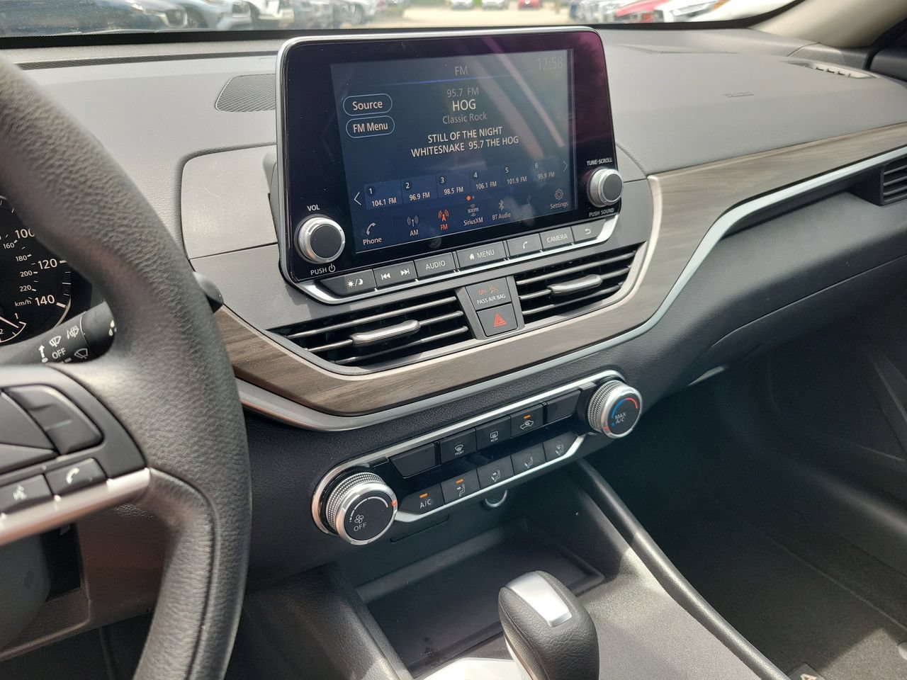 Used 2025 Nissan Altima 2.5 SV FWD image 22