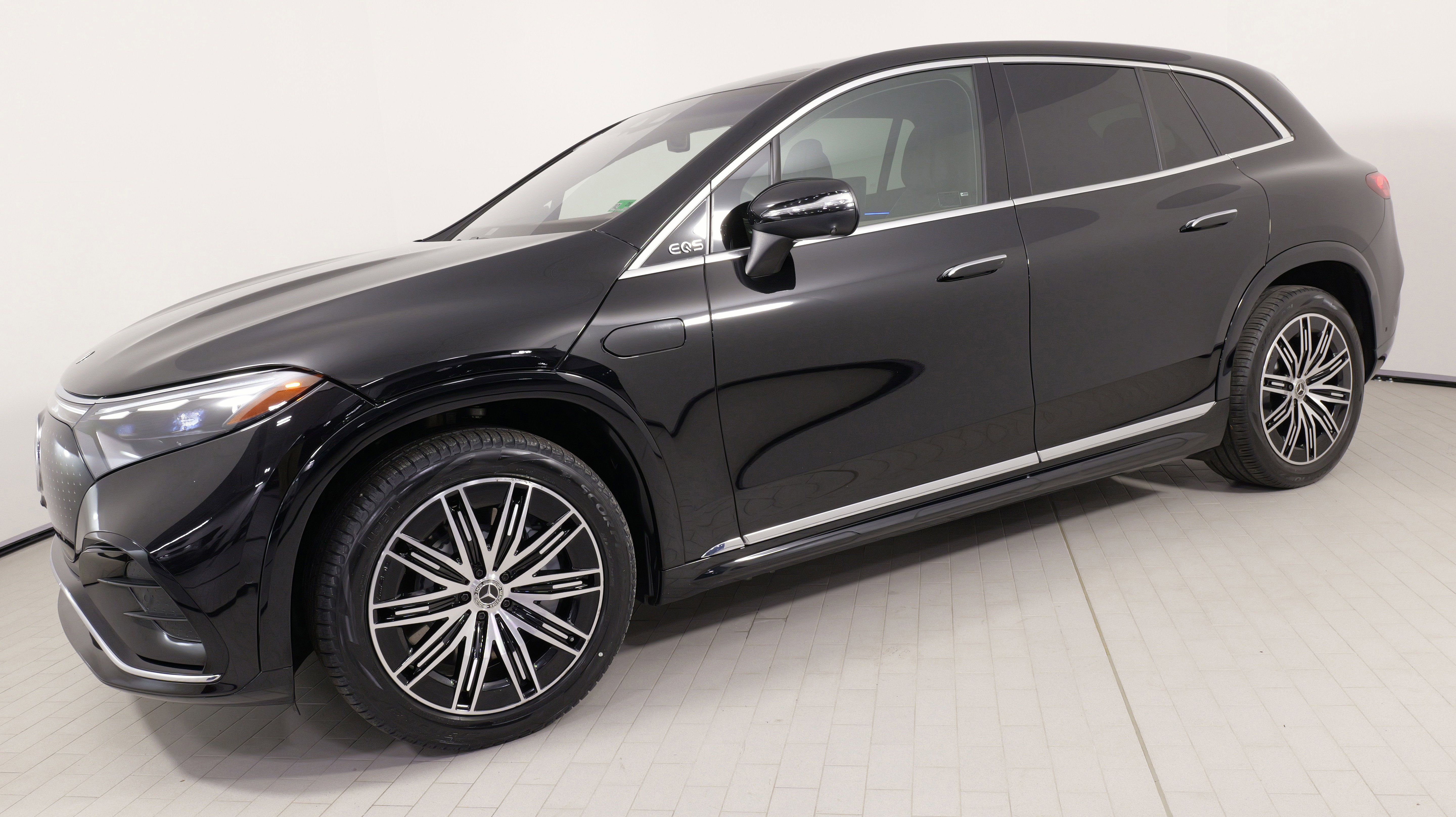 Used 2023 Mercedes-Benz EQS 580 4MATIC SUV video 1