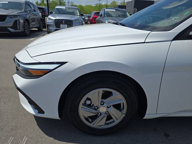 Used 2025 Hyundai Elantra SE FWD image 10