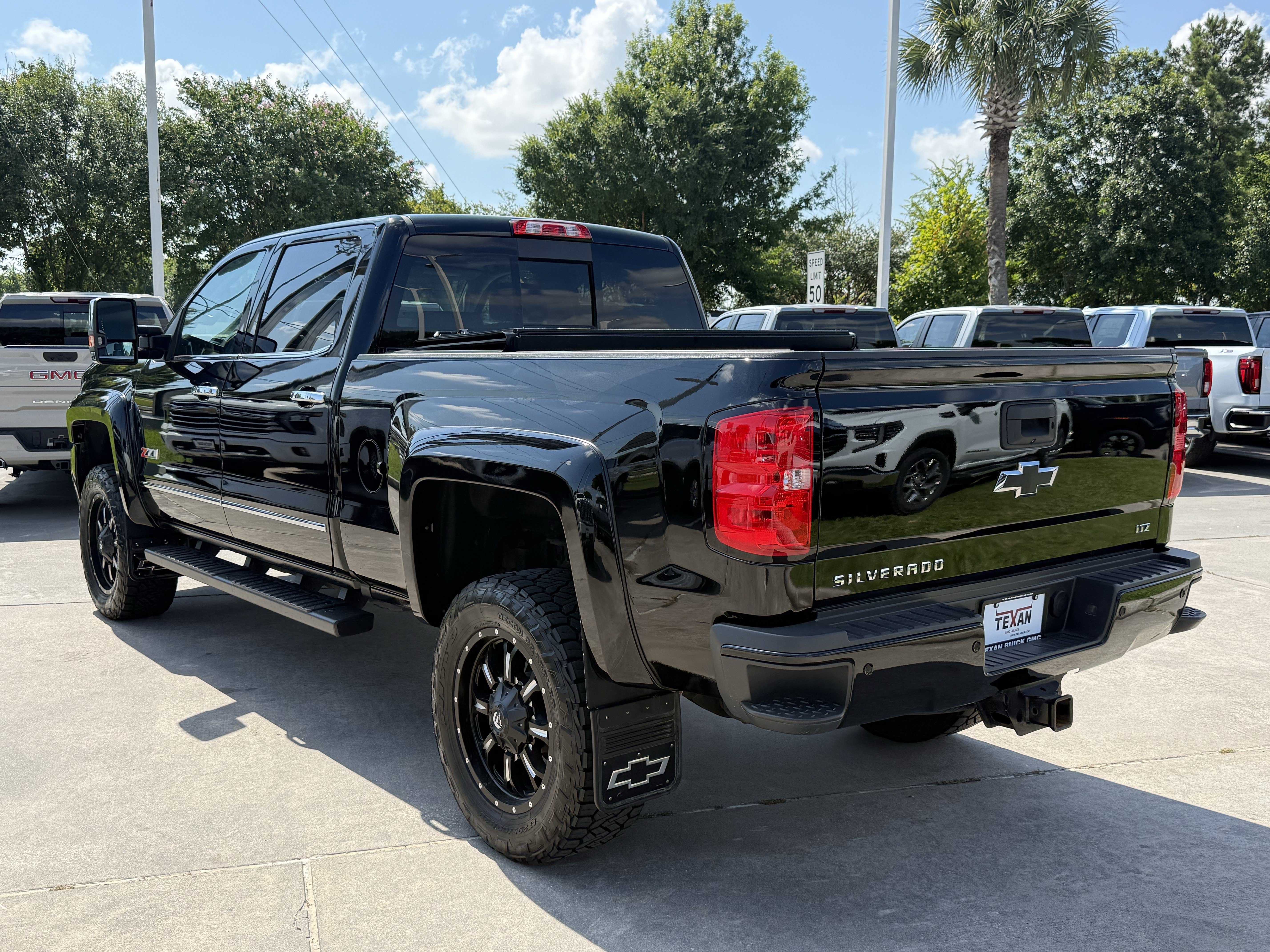 Used 2019 Chevrolet Silverado 3500 LTZ w/ LTZ Plus Package AWD/4WD image 7