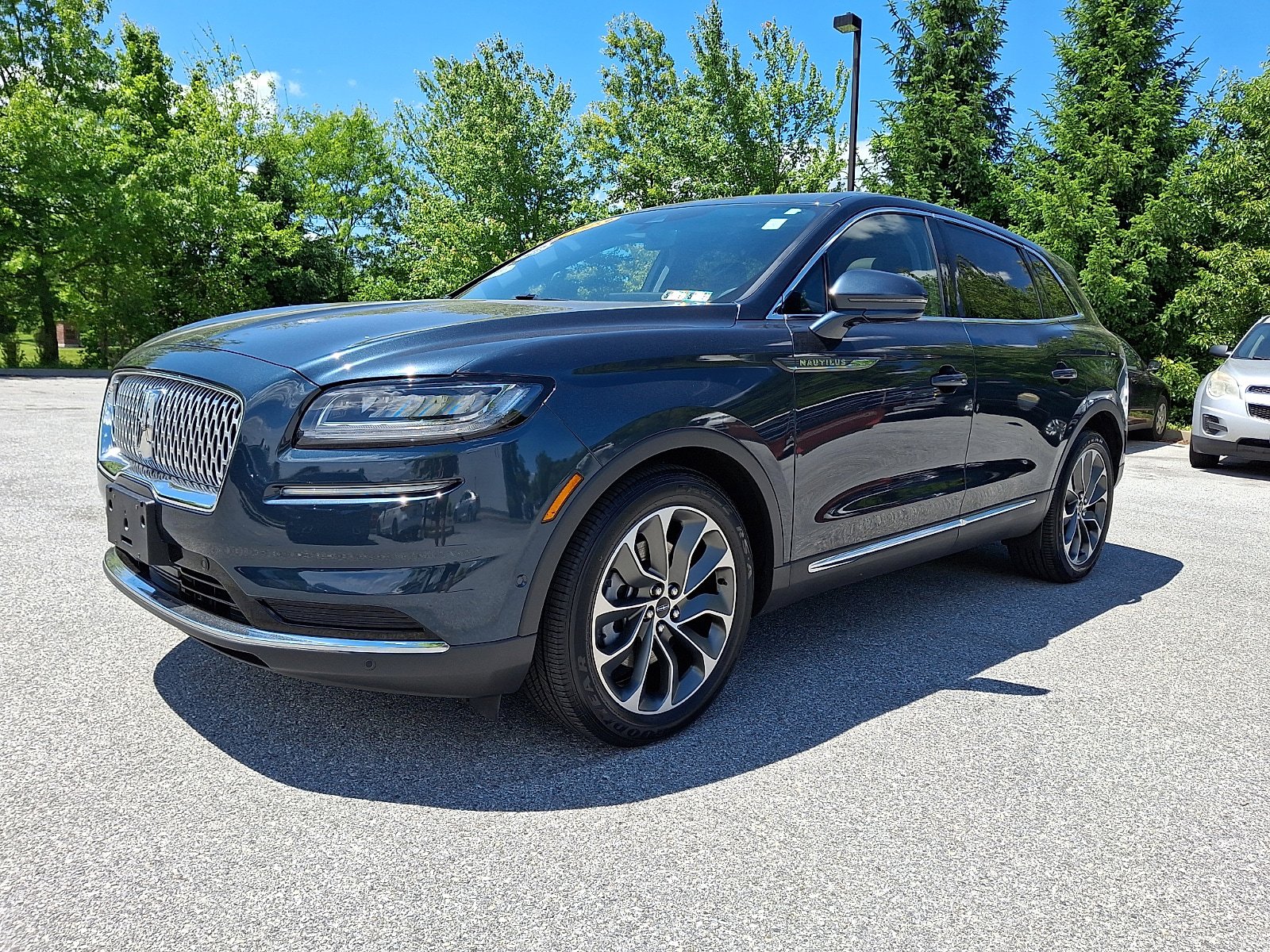 Used 2023 Lincoln Nautilus Reserve w/ Equipment Group 201A AWD/4WD image 3