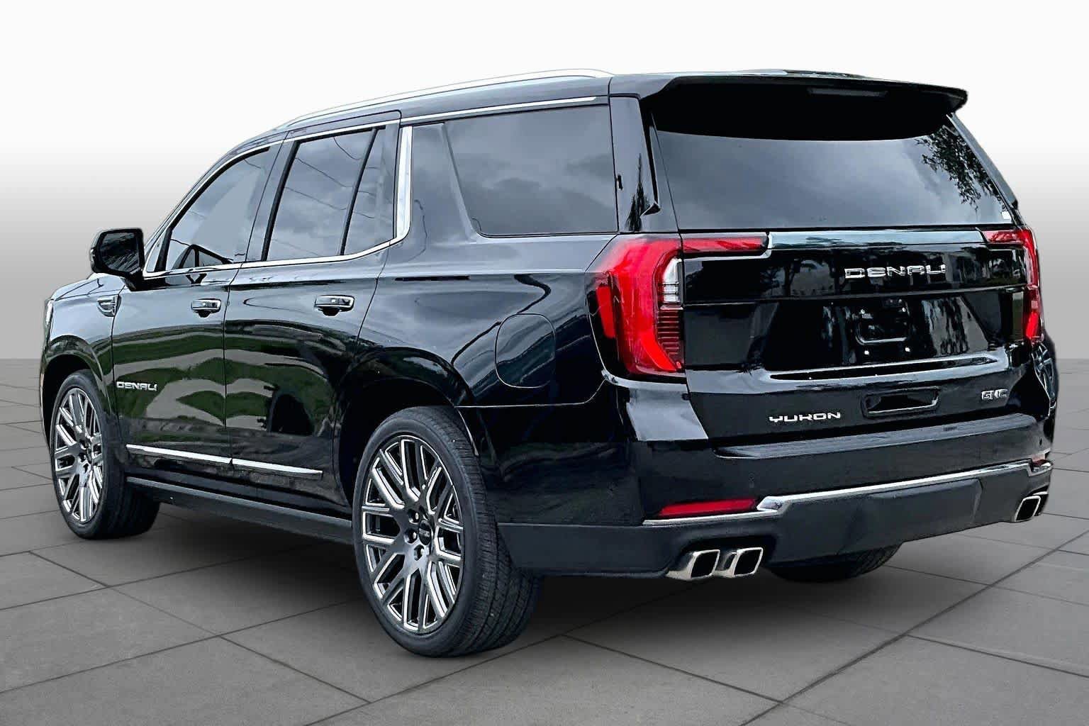 Used 2025 GMC Yukon Denali Ultimate AWD/4WD image 12