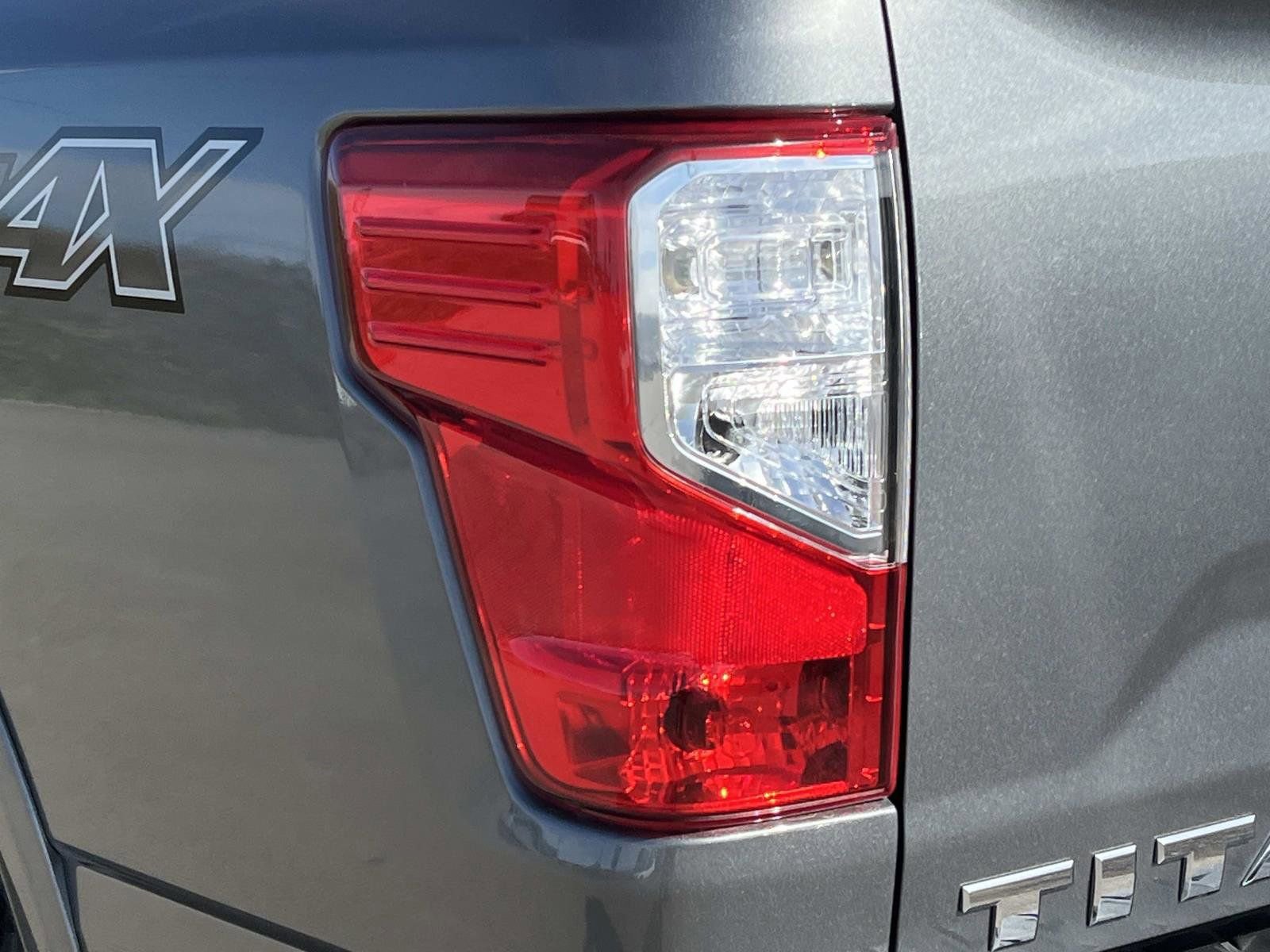 Used 2019 Nissan Titan PRO-4X image 9
