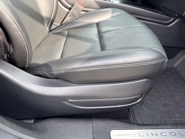 Used 2025 Lincoln Corsair FWD w/ Equipment Group 101A image 30