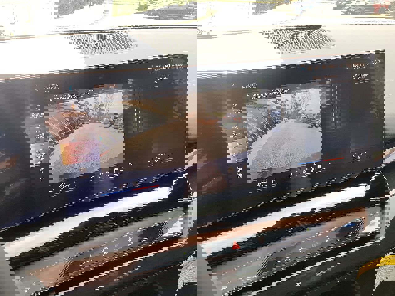 Used 2025 BMW i5 eDrive40i w/ M Sport Package image 25