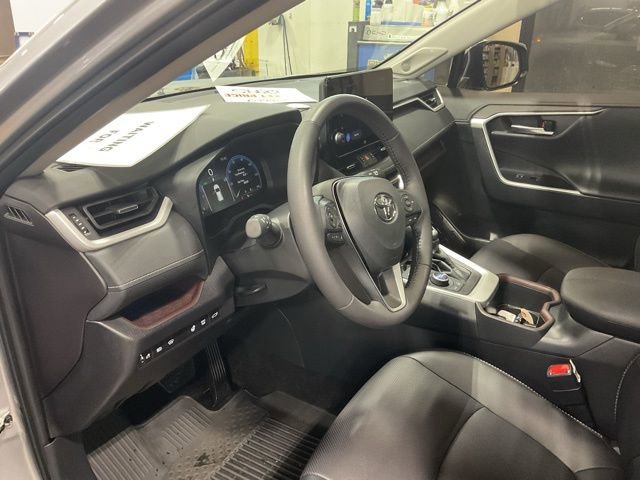 Used 2025 Toyota RAV4 Limited w/ Weather Package image 9