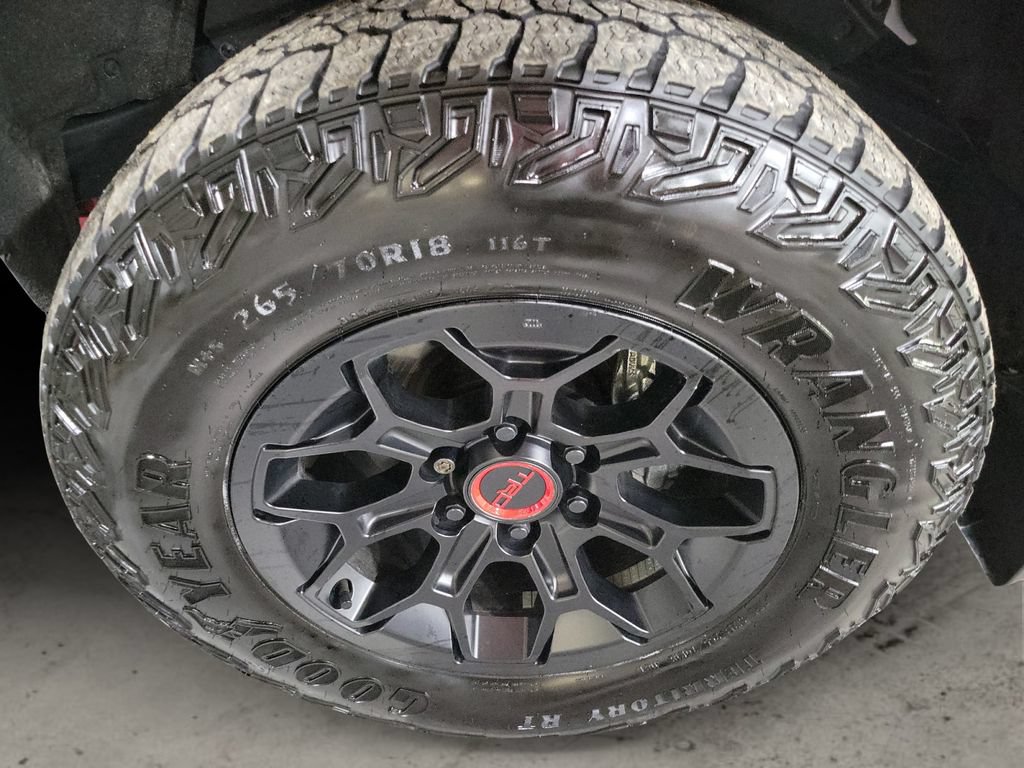 Used 2025 Toyota Tacoma TRD Pro AWD/4WD image 9