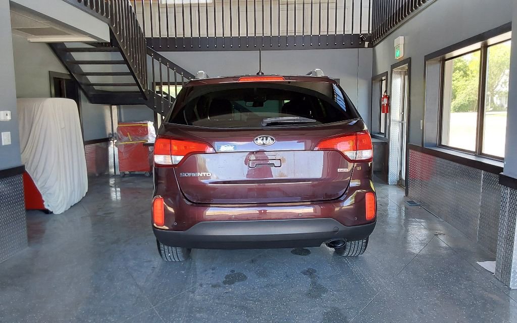 Used 2015 Kia Sorento LX image 10