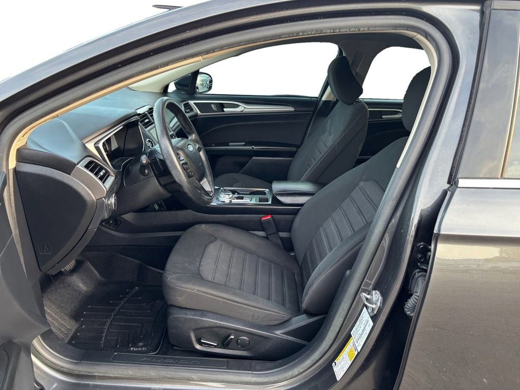 Used 2020 Ford Fusion SE image 14