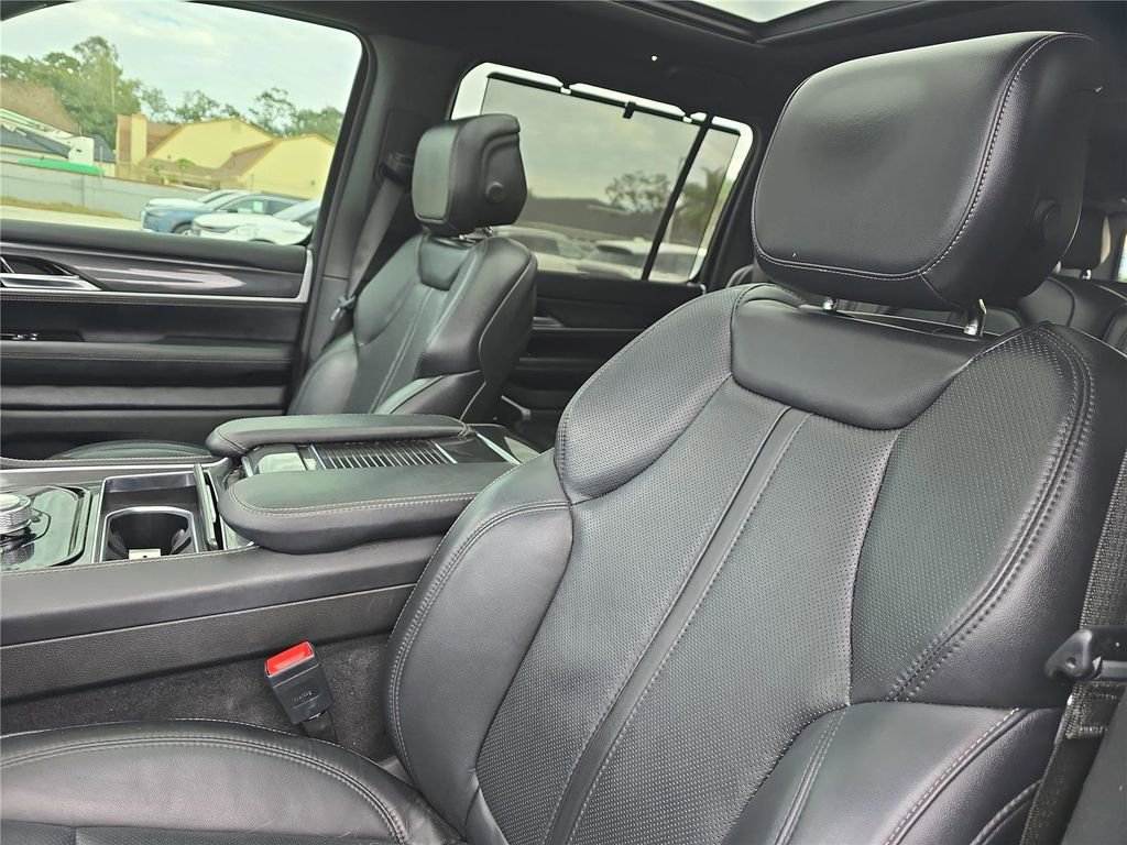 Used 2023 Jeep Wagoneer 4WD w/ Premium Group I image 23