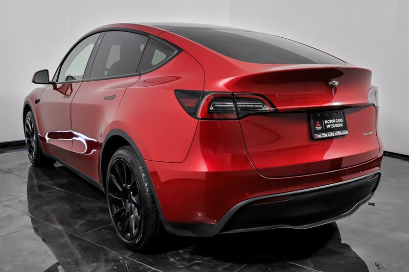 Used 2022 Tesla Model Y Long Range image 8