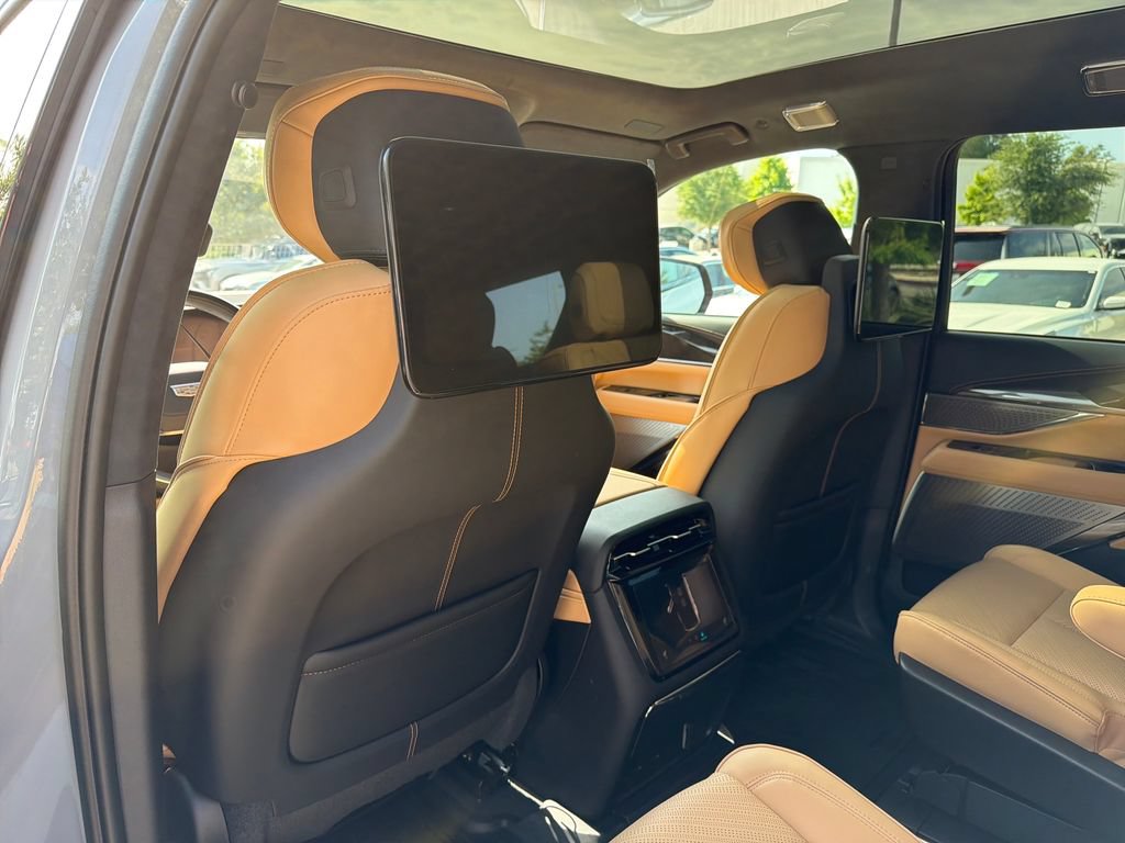 New 2026 Cadillac Escalade IQL Sport 2 w/ LPO, ONYX Package AWD/4WD image 39