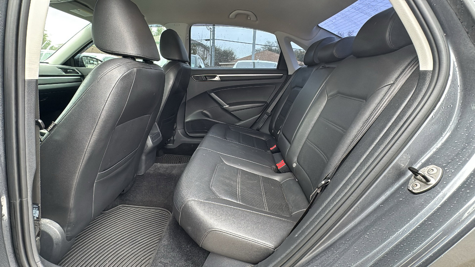 Used 2017 Volkswagen Passat 1.8T R-Line w/ R-Line Lighting Package image 14