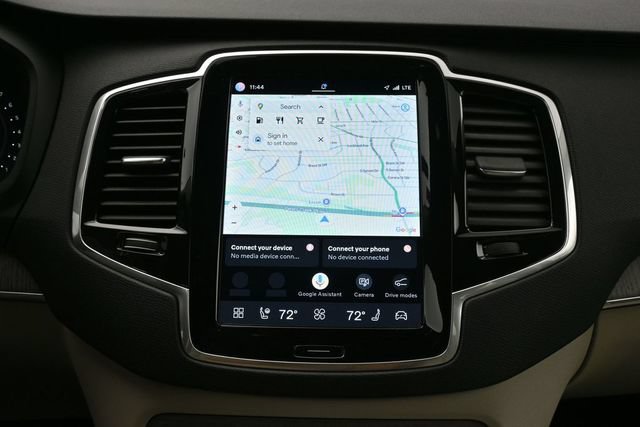Used 2023 Volvo XC90 B6 Plus w/ Protection Package AWD/4WD image 14