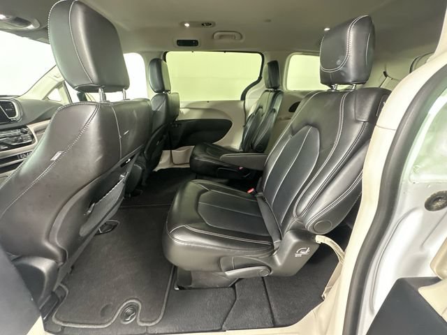 Used 2024 Chrysler Pacifica Touring-L FWD image 15