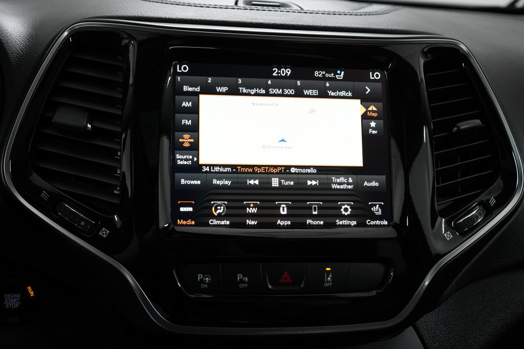 Certified 2021 Jeep Cherokee Limited w/ Elite Package AWD/4WD image 28