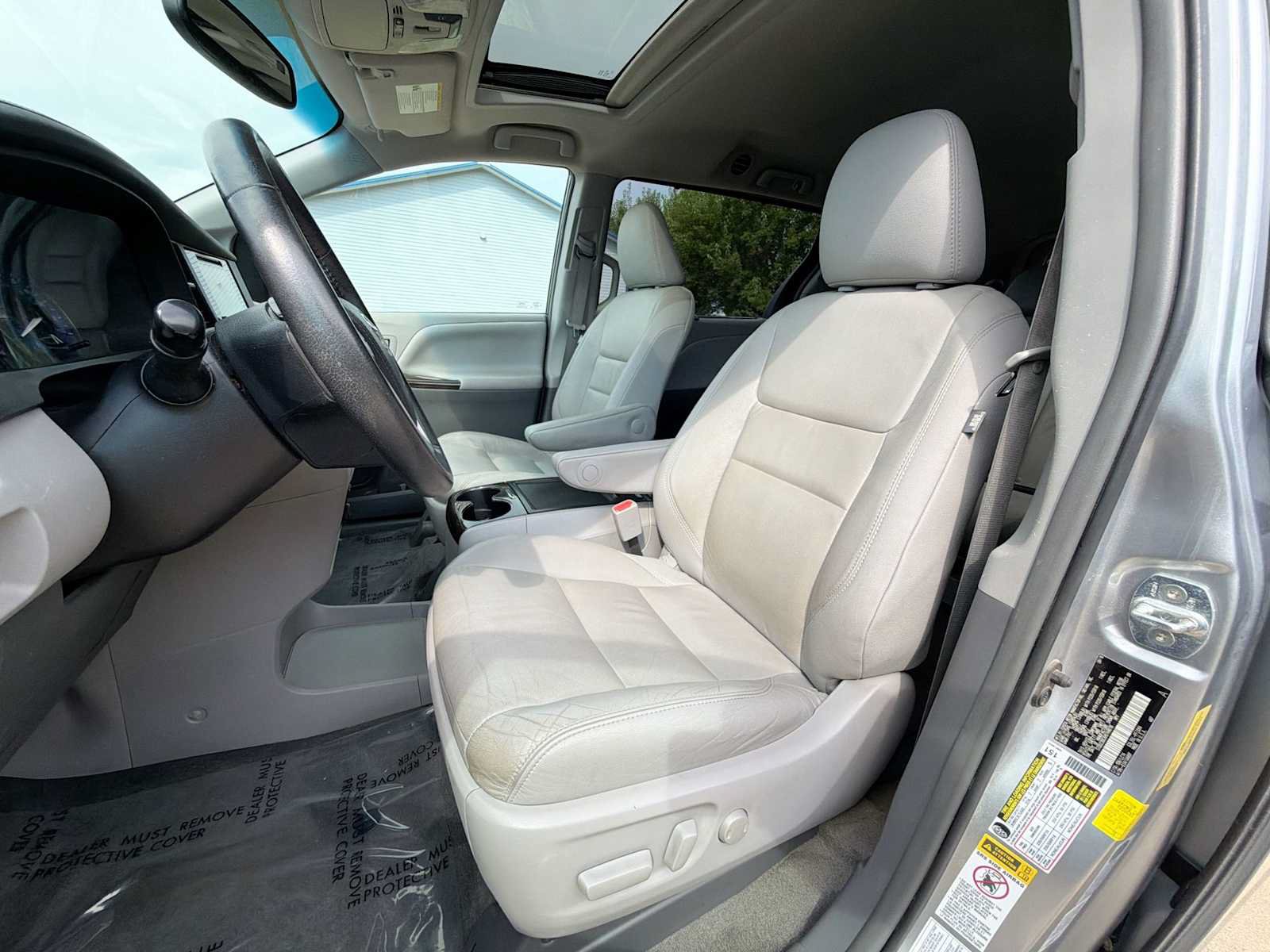 Used 2017 Toyota Sienna XLE AWD/4WD image 13