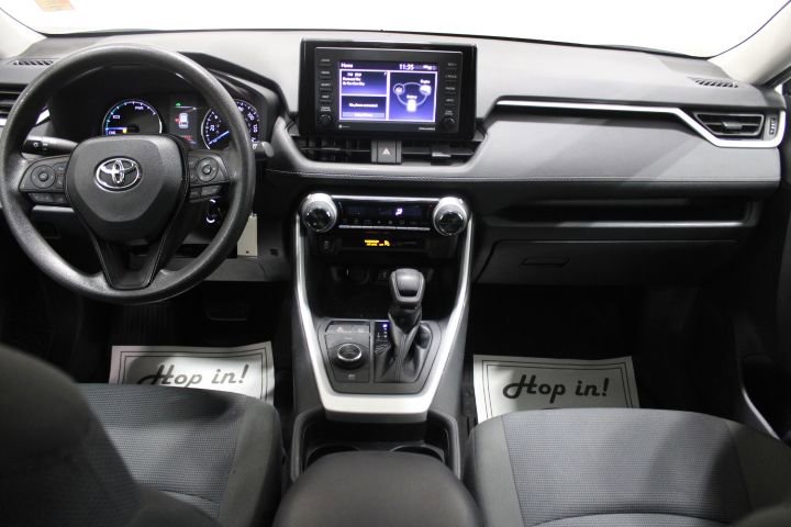Used 2021 Toyota RAV4 LE image 2
