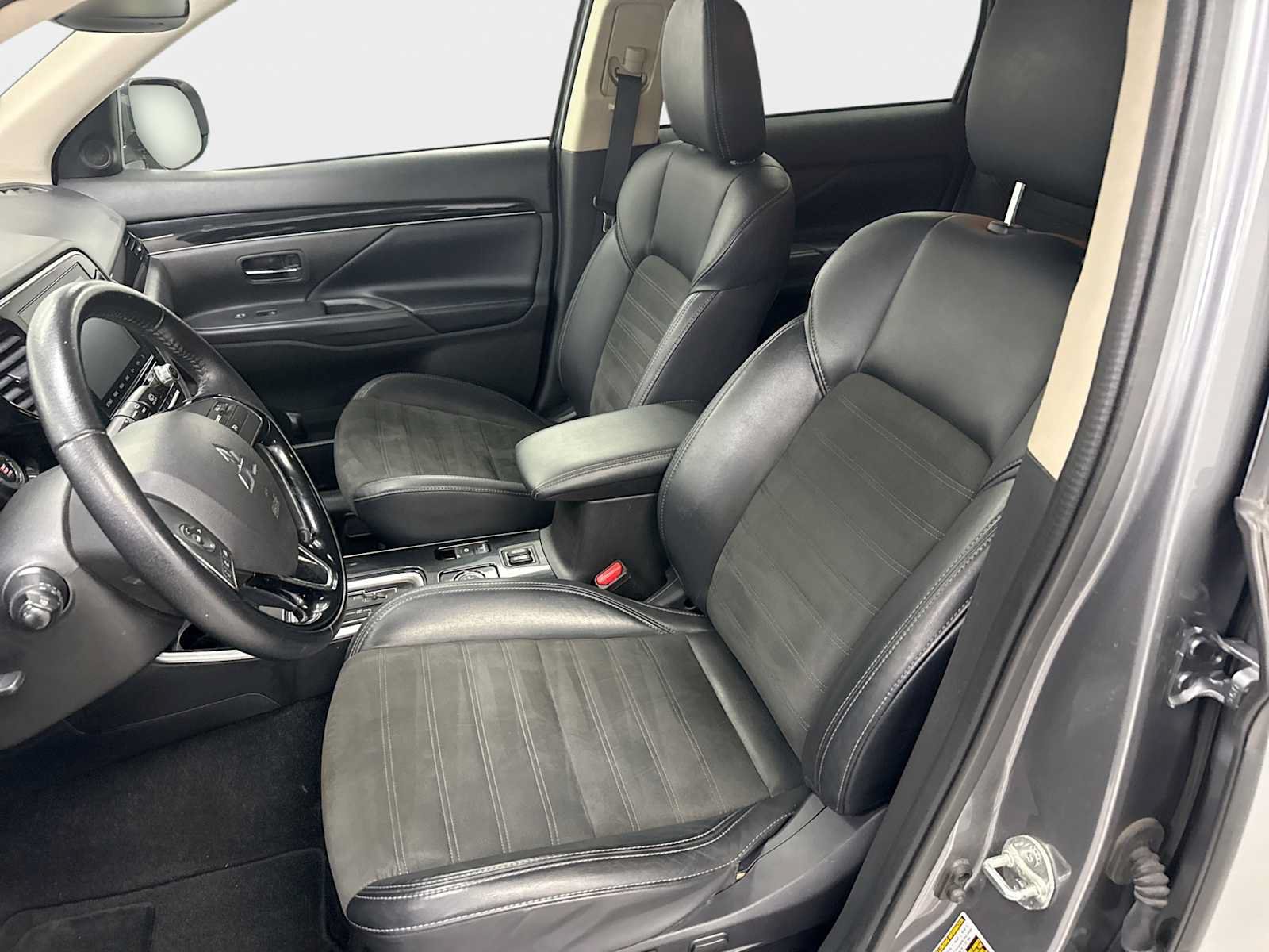 Used 2020 Mitsubishi Outlander SE AWD/4WD image 13
