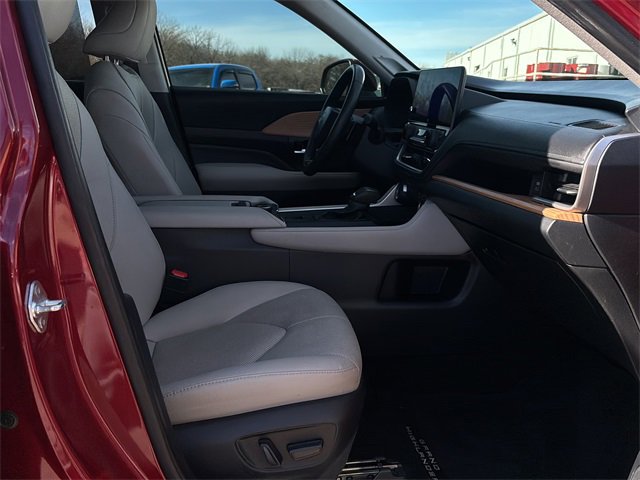 Used 2024 Toyota Grand Highlander Platinum image 11