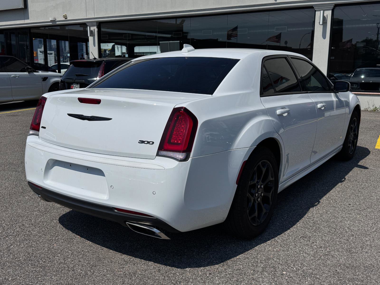 Used 2022 Chrysler 300 Touring L w/ Comfort Group image 4