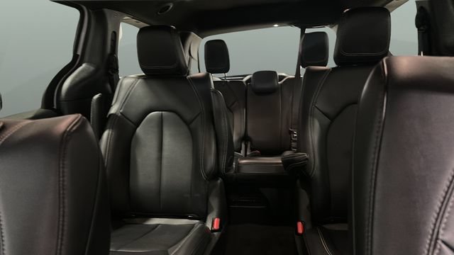 Used 2024 Chrysler Pacifica Limited FWD image 22