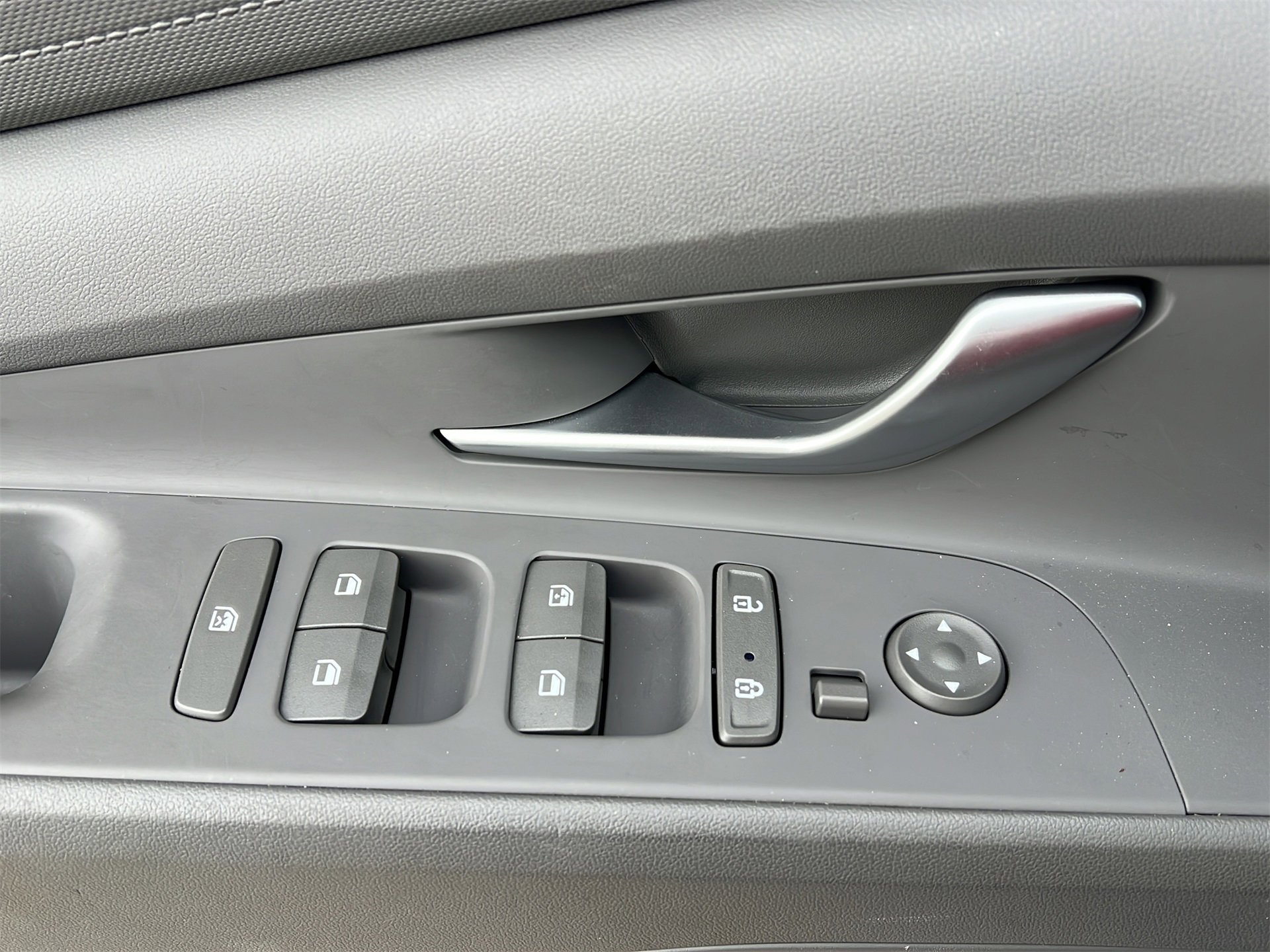 Used 2023 Hyundai Elantra SEL image 24