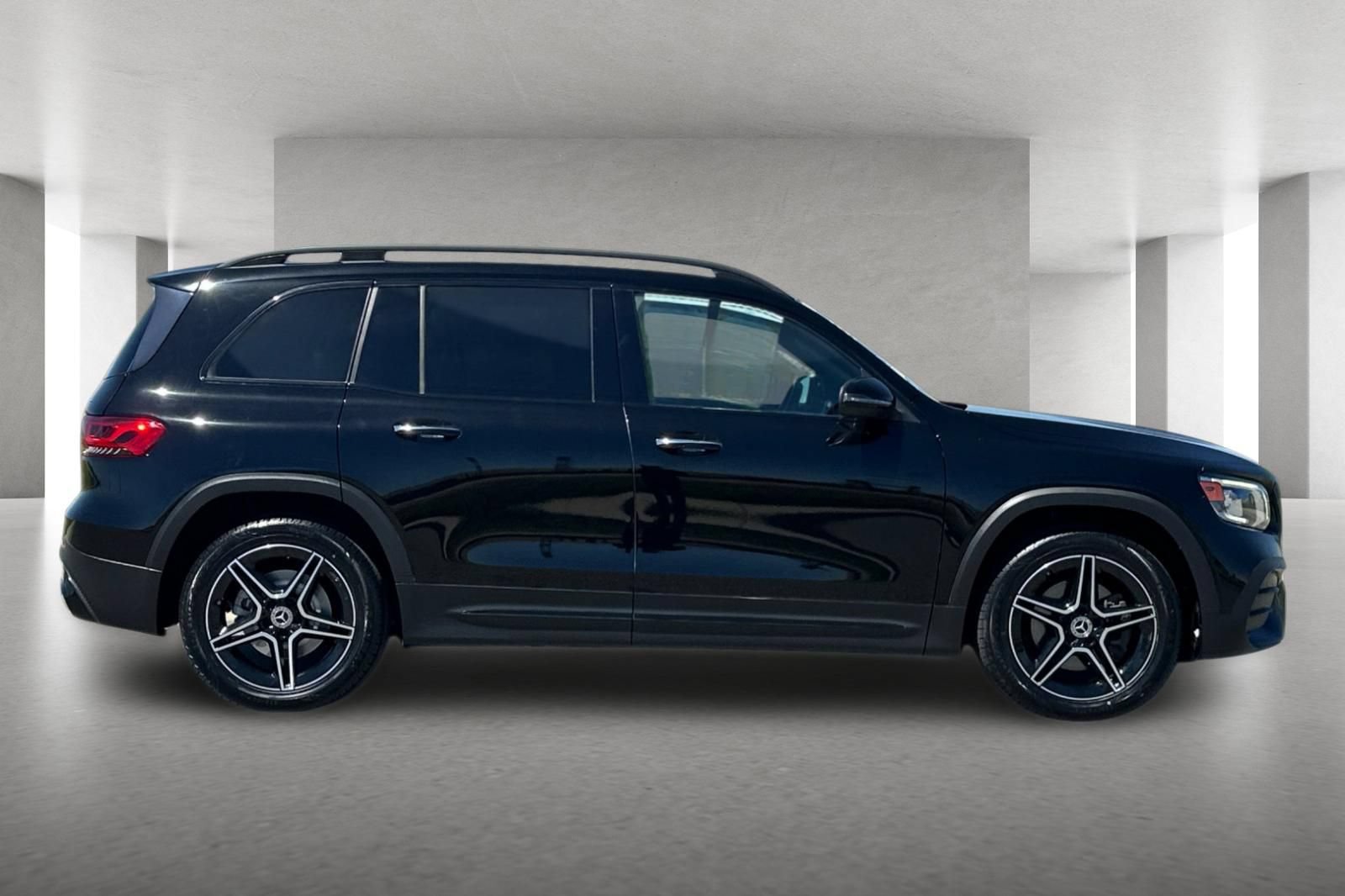 Used 2022 Mercedes-Benz GLB 250 4MATIC image 3