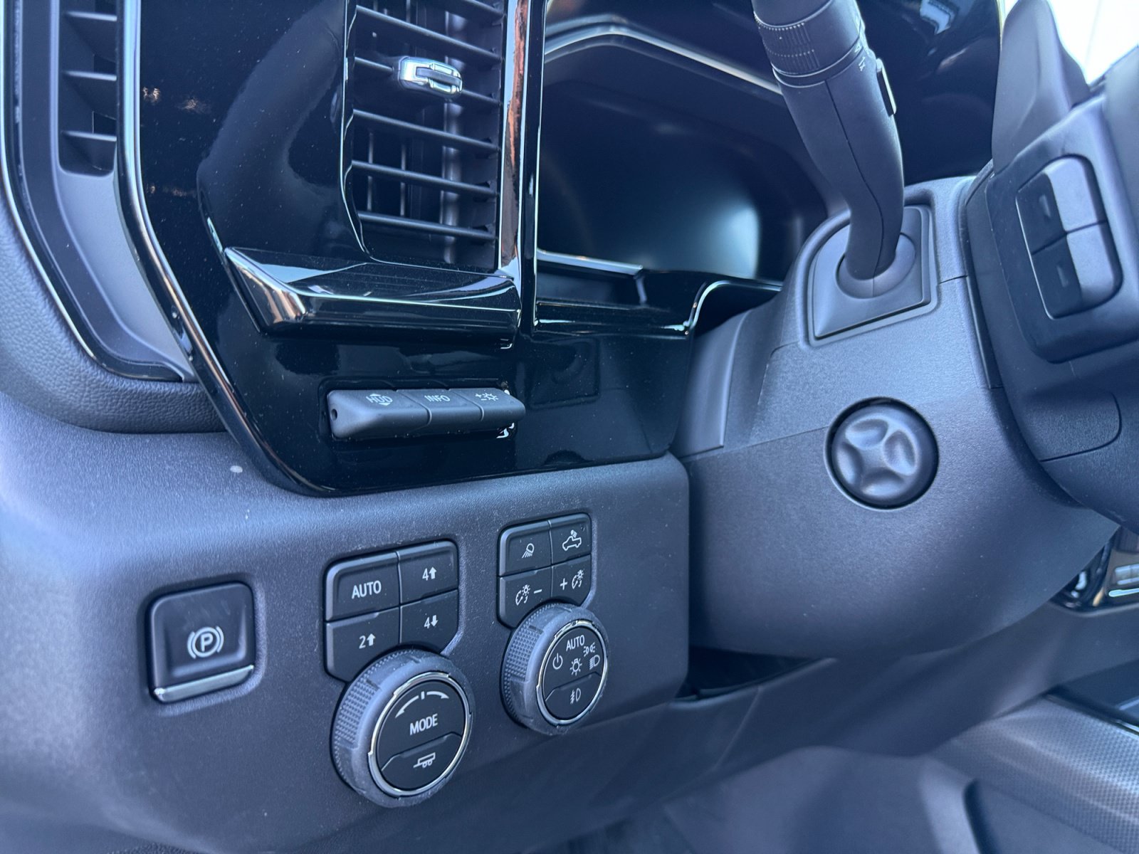 New 2026 Chevrolet Silverado 1500 ZR2 AWD/4WD image 21