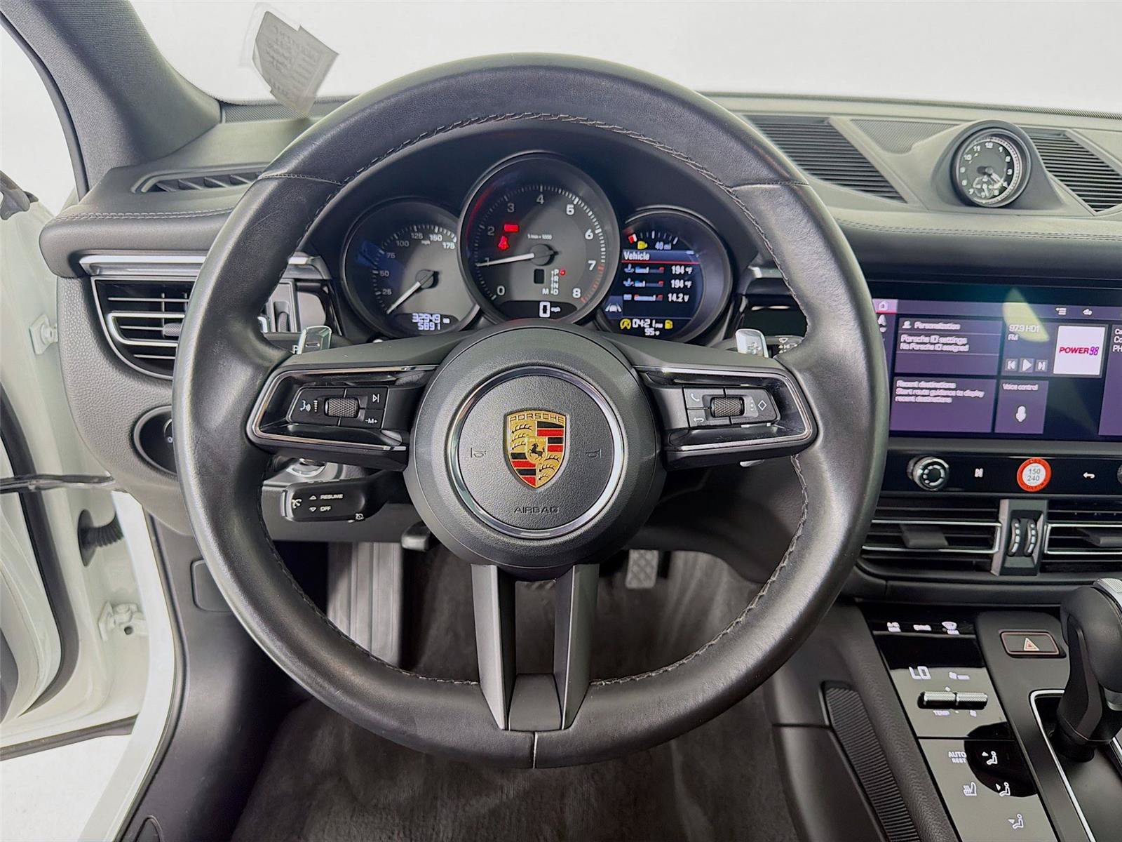 Certified 2022 Porsche Macan AWD/4WD image 11